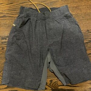 Lululemon men’s grey shorts with liner
